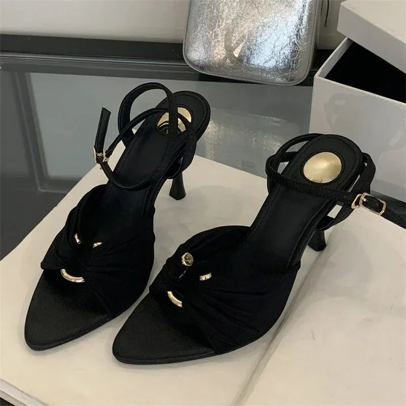 حذاء نسائي